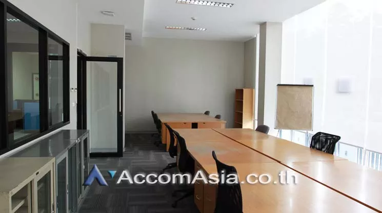  1  Office Space For Rent in Sukhumvit ,Bangkok BTS Ekkamai at Compomax Building AA18649